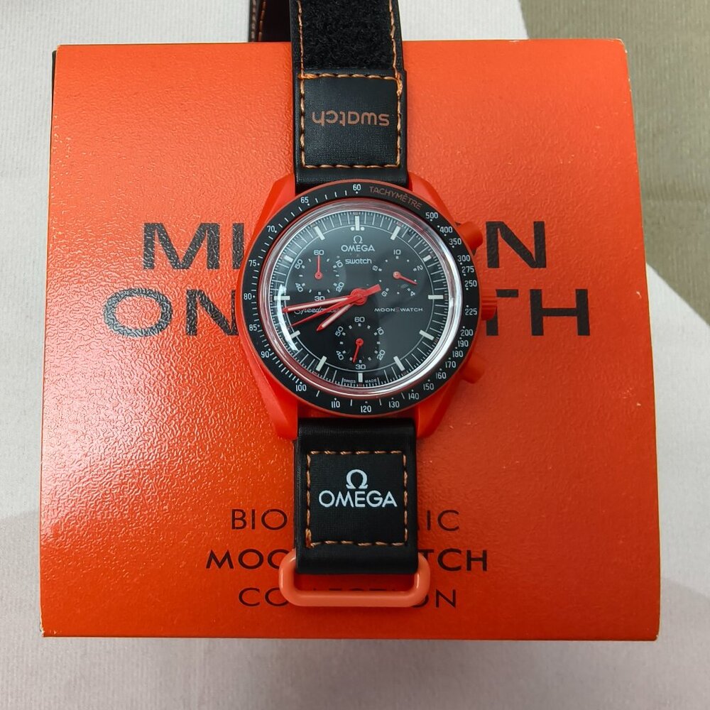 ✨POSH HOT✨ - Swatch X Omega Moonswatch Mission On Earth - LAVA Watch